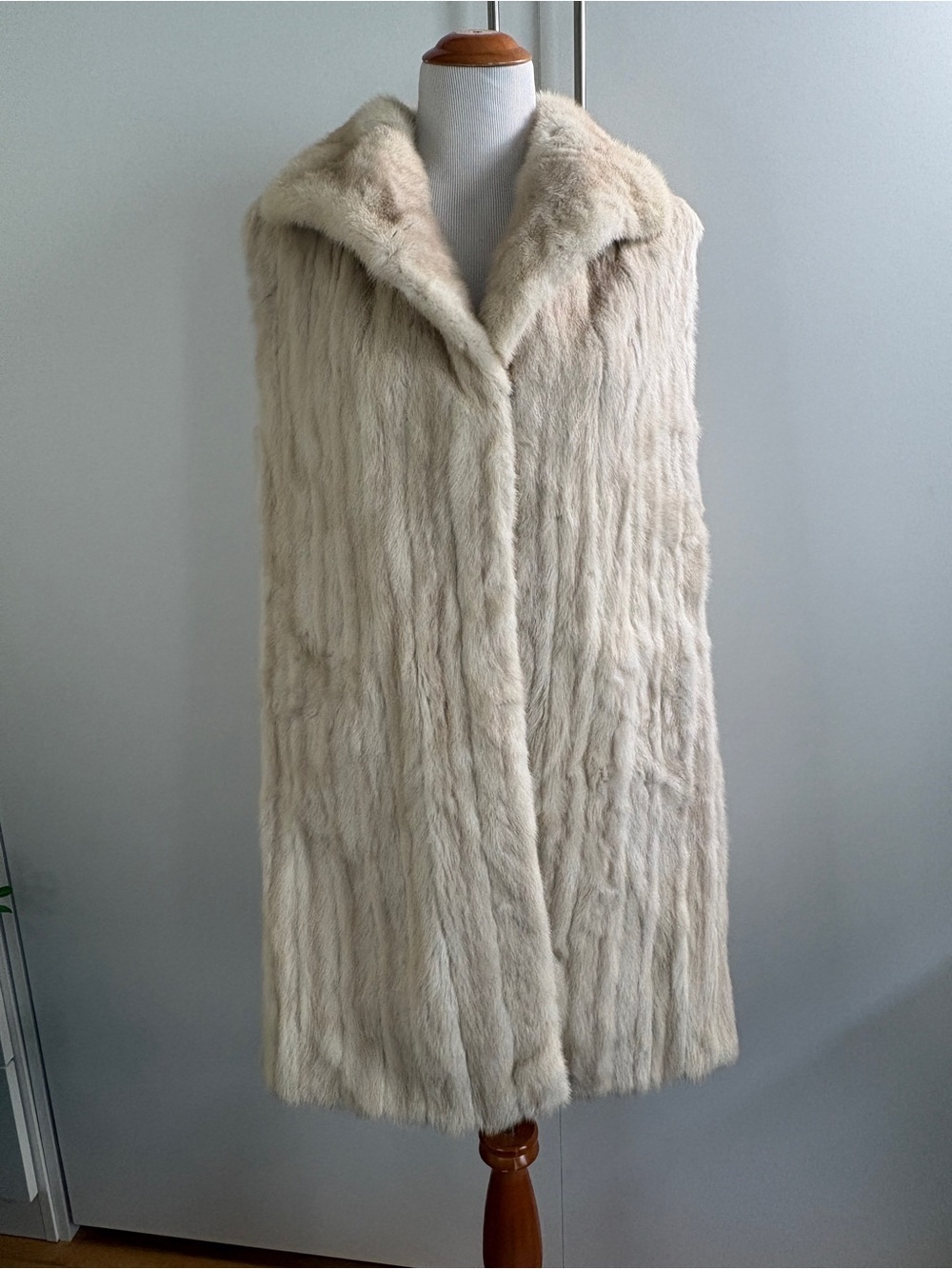 Bricker Tunis Furrier Blond Mink Fur Vest size 8-10 Vintage